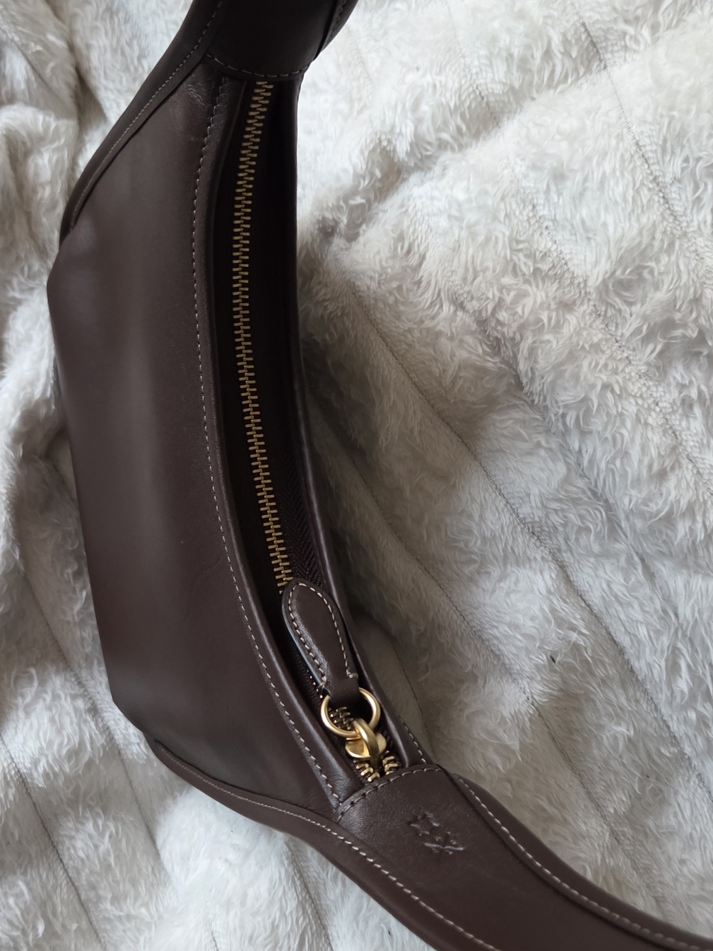 Coach Curve Zip - Picture 3 of 5